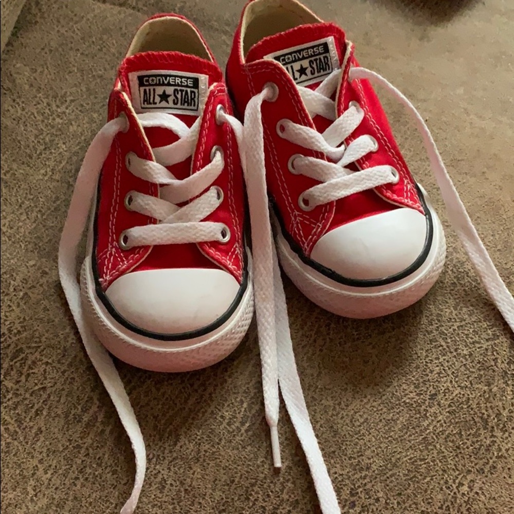 Converse low top shoes.